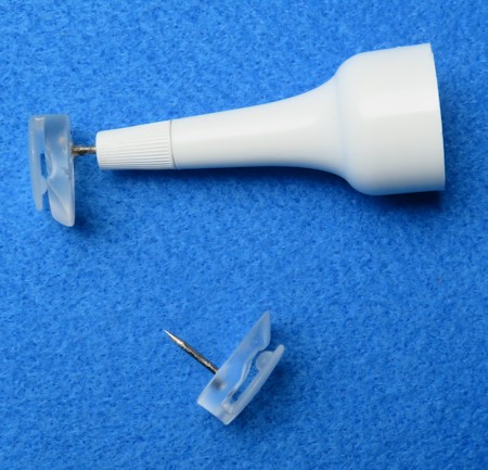 Lautsprecher Kleber: Tipp: Stechen Sie die Kappe mit einer kleinen Nadel durch, damit weniger Kleber aus der Kappe austritt und Sie genauer/sauberer arbeiten k&ouml;nnen