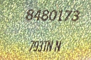 Nummer 8480173 auf der R&uuml;ckseite des Magneten eines B&O 8480173-Tieft&ouml;ners