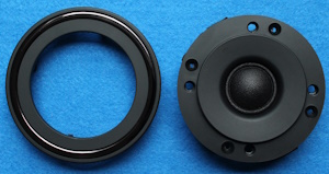 De&nbsp; Diamond 12 tweeter is verborgen onder een sierring.