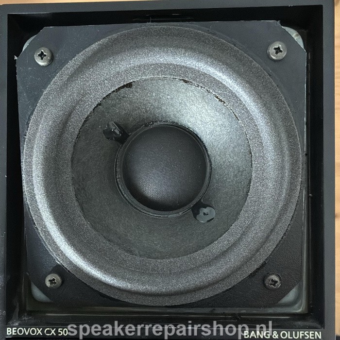 Bang & Olufsen CX50 Tieft&ouml;ner (8480173) mit neuer Schaumstoffsicke montiert
