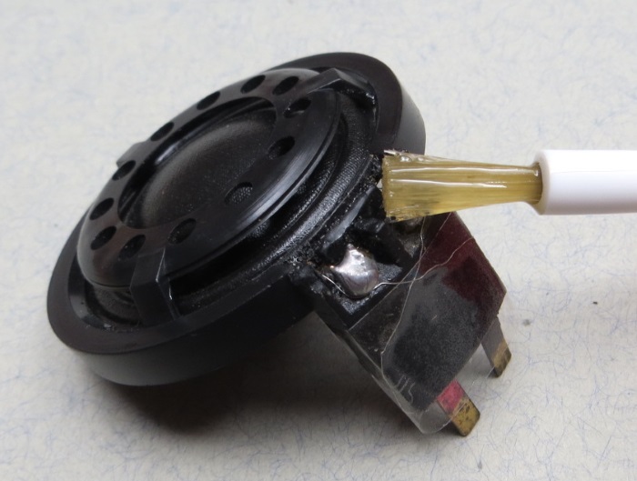 B&W CDM1 (ZZ9989 / ZZ09989) Hochtöner Reparatur: Flusmittel anbrengen
