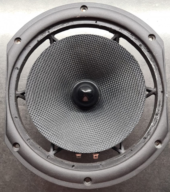 Wharfedale Diamond 9.4 Tieft&ouml;ner (Modell 17158), machen Sie den Tieft&ouml;nerrahmen und die Membran so sauber wie m&ouml;glich.