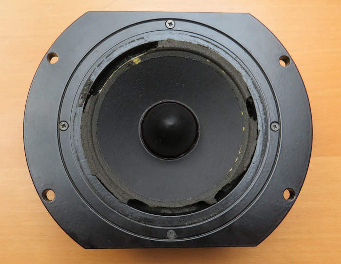 Neue Schaumstoffsicke f&uuml;r Genelec M604289631 Tieft&ouml;ner - Der Genelec M604289631 Tieft&ouml;ner