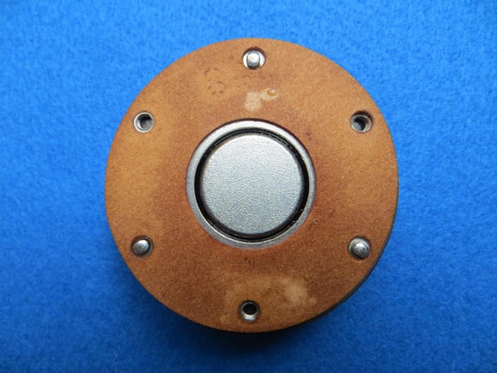 Replace ferrofluid in B&W ZZ05460 tweeter: the magnet - notice the air gap in the magnet