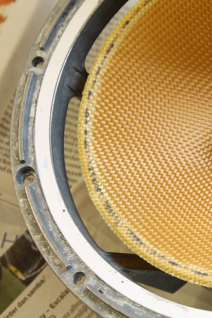 B&W ZZ11436 repair: the speaker cone has been cleaned
