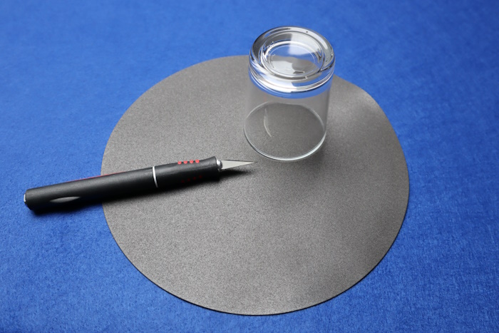 Afsluitring maken voor (RCF) diafragma: snijd uit een lap (speciaal) foam een nieuwe afsluitring met de juiste binnen- en buitenmaat